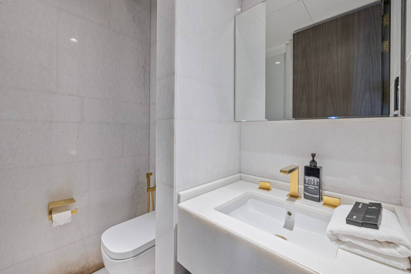 Luxury 2BR at FIVE Palm Jumeirah, Sea View image 7