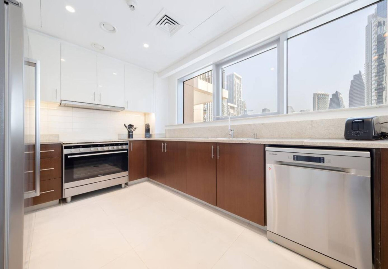 Stylish 3BR Downtown Retreat image 16