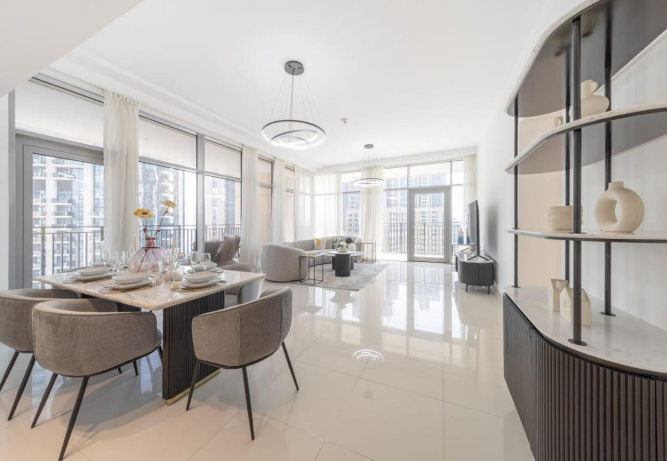 Stylish 3BR Downtown Retreat image 11