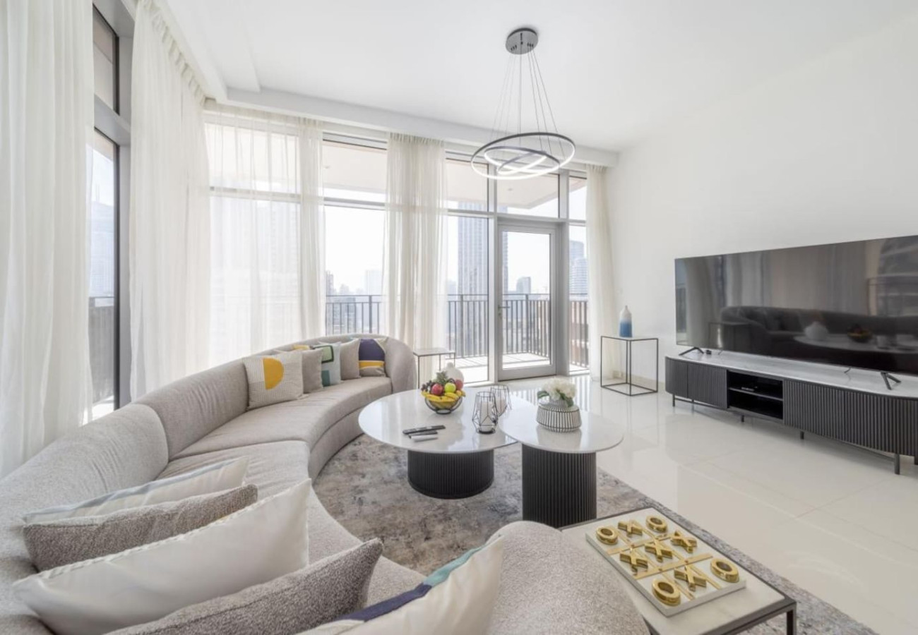 Stylish 3BR Downtown Retreat image 7