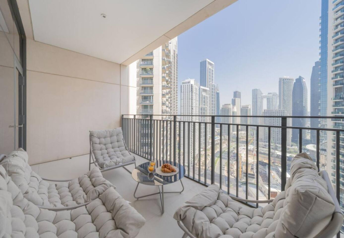 Stylish 3BR Downtown Retreat image 2