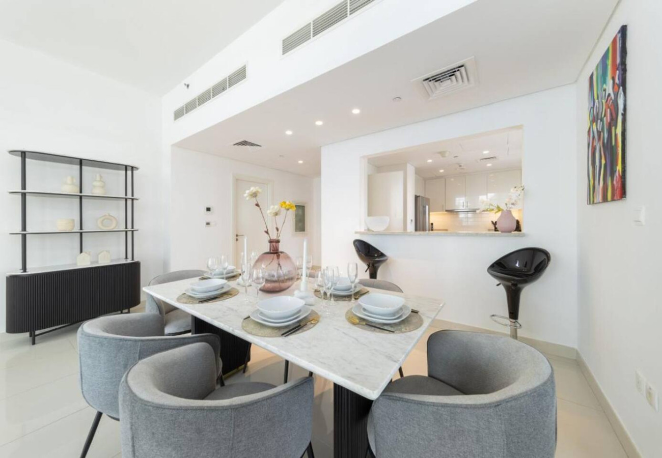 Stylish 3BR Downtown Retreat image 14