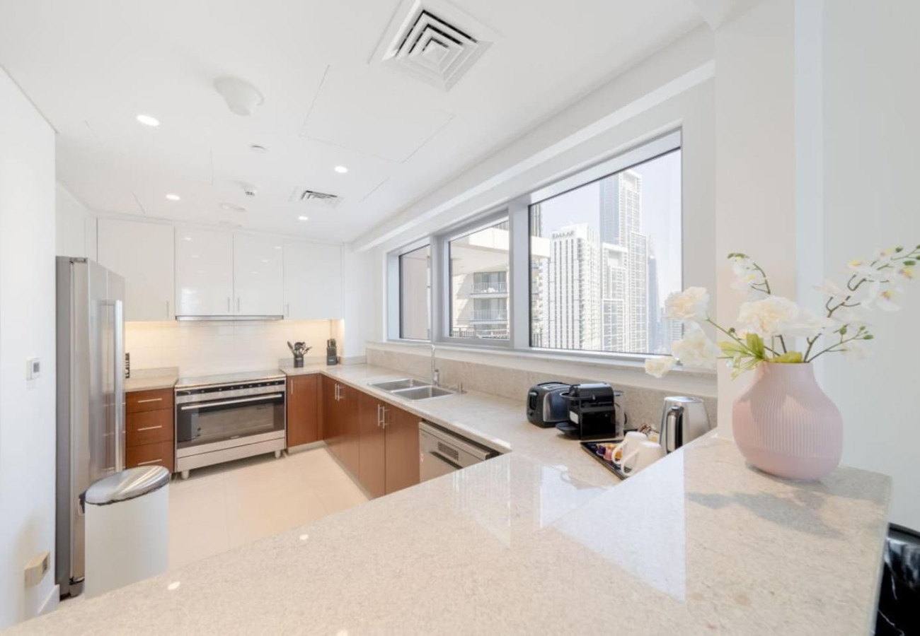Stylish 3BR Downtown Retreat image 17