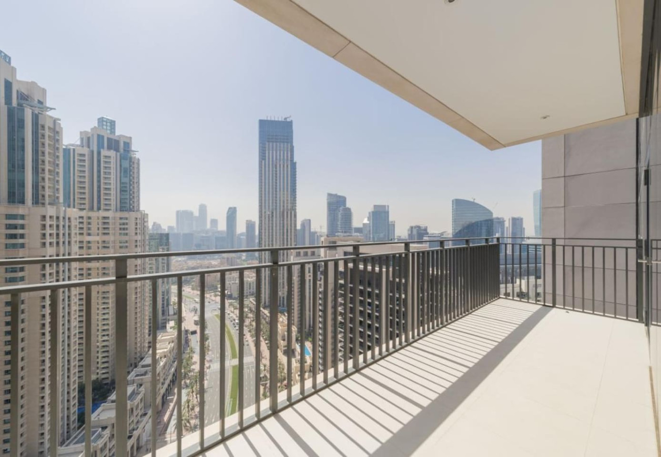 Stylish 3BR Downtown Retreat image 9