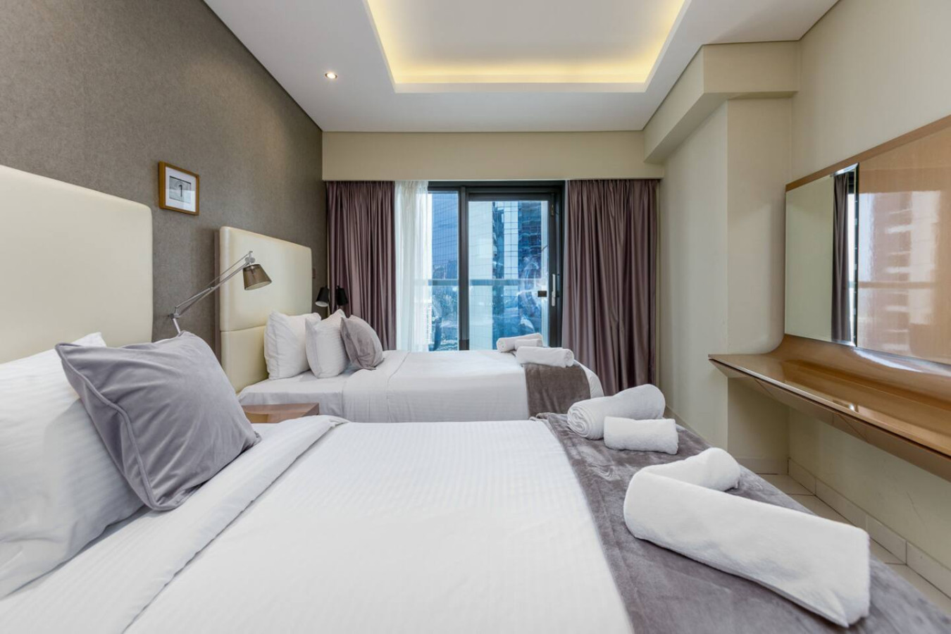 Elegant 2BR, 5 Min to Dubai Mall image 8