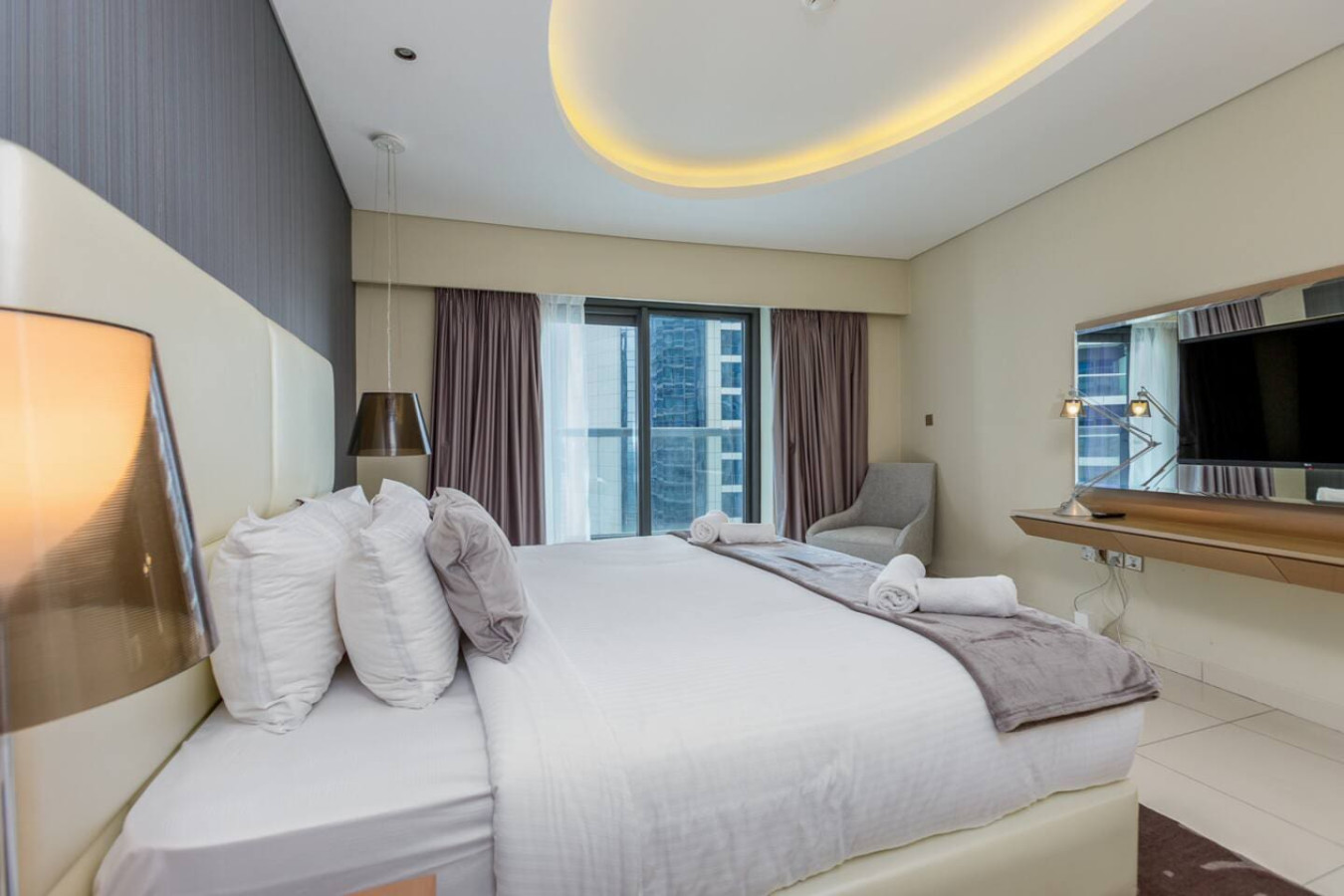 Elegant 2BR, 5 Min to Dubai Mall image 6