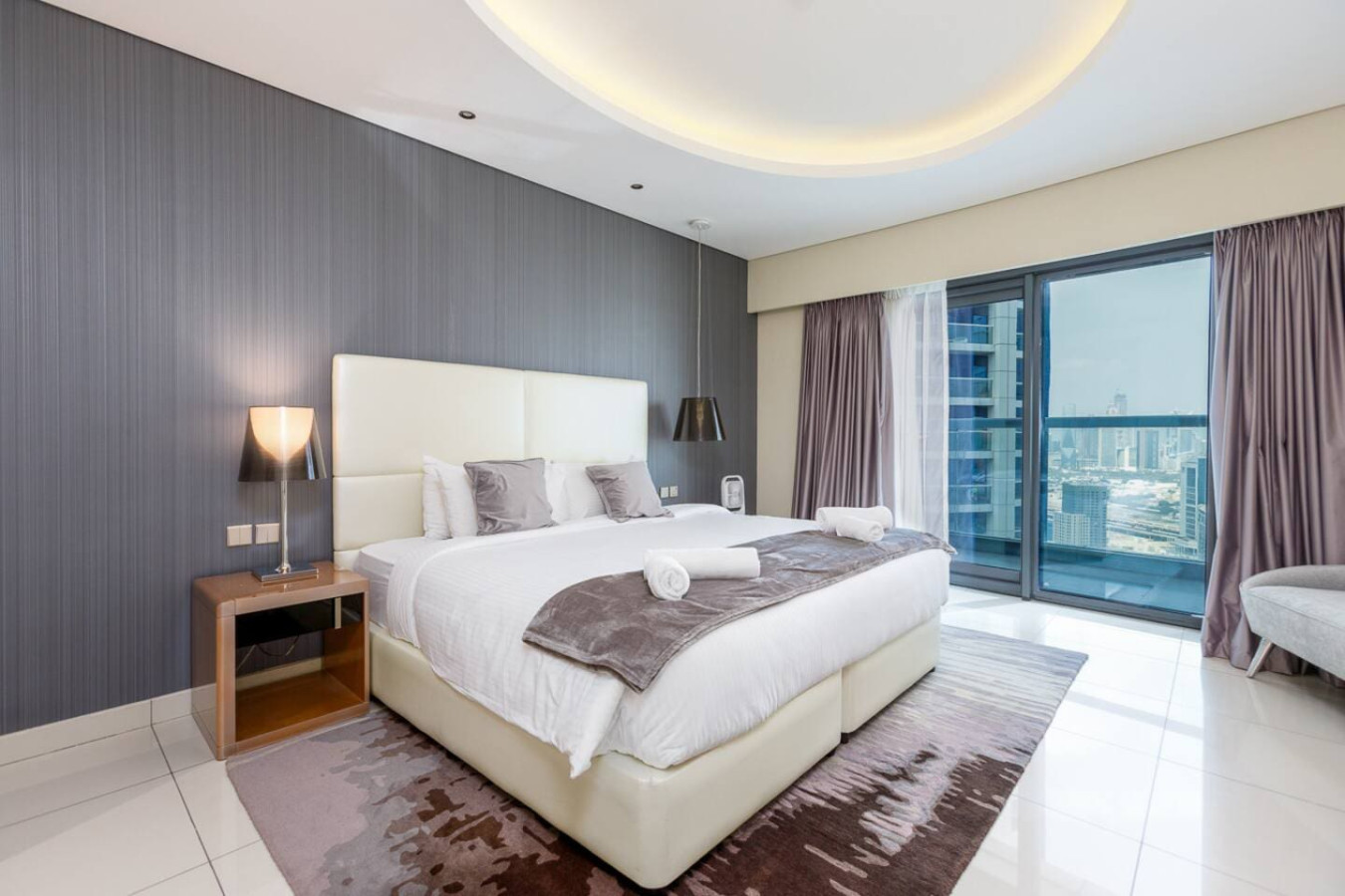 Elegant 2BR, 5 Min to Dubai Mall image 3