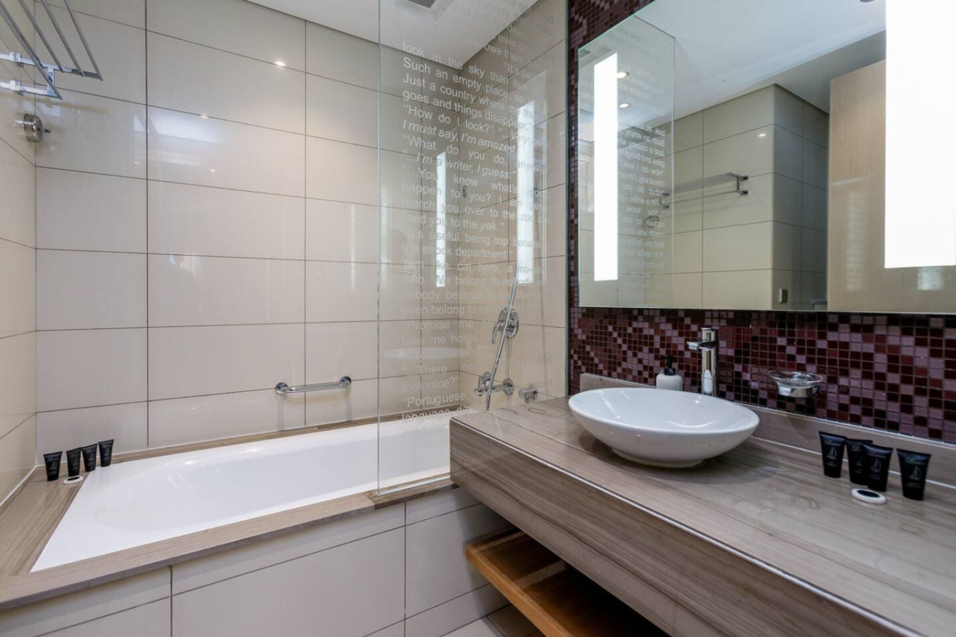 Elegant 2BR, 5 Min to Dubai Mall image 11