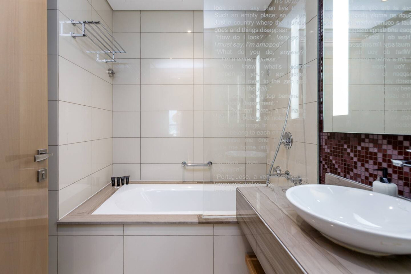 Elegant 2BR, 5 Min to Dubai Mall image 12