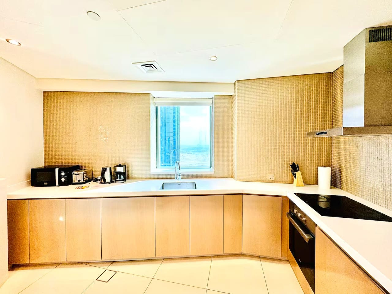 Luxury 3BR Stay with Burj View image 22