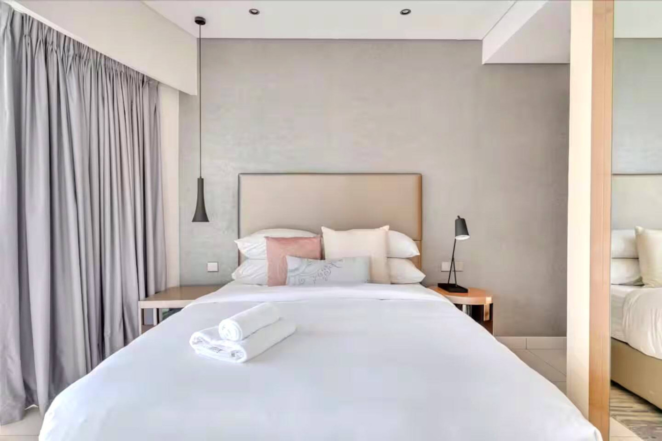 Luxury 3BR Stay with Burj View image 16
