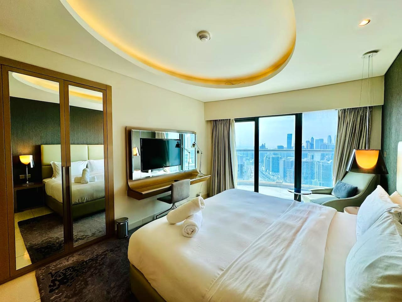 Luxury 3BR Stay with Burj View image 23