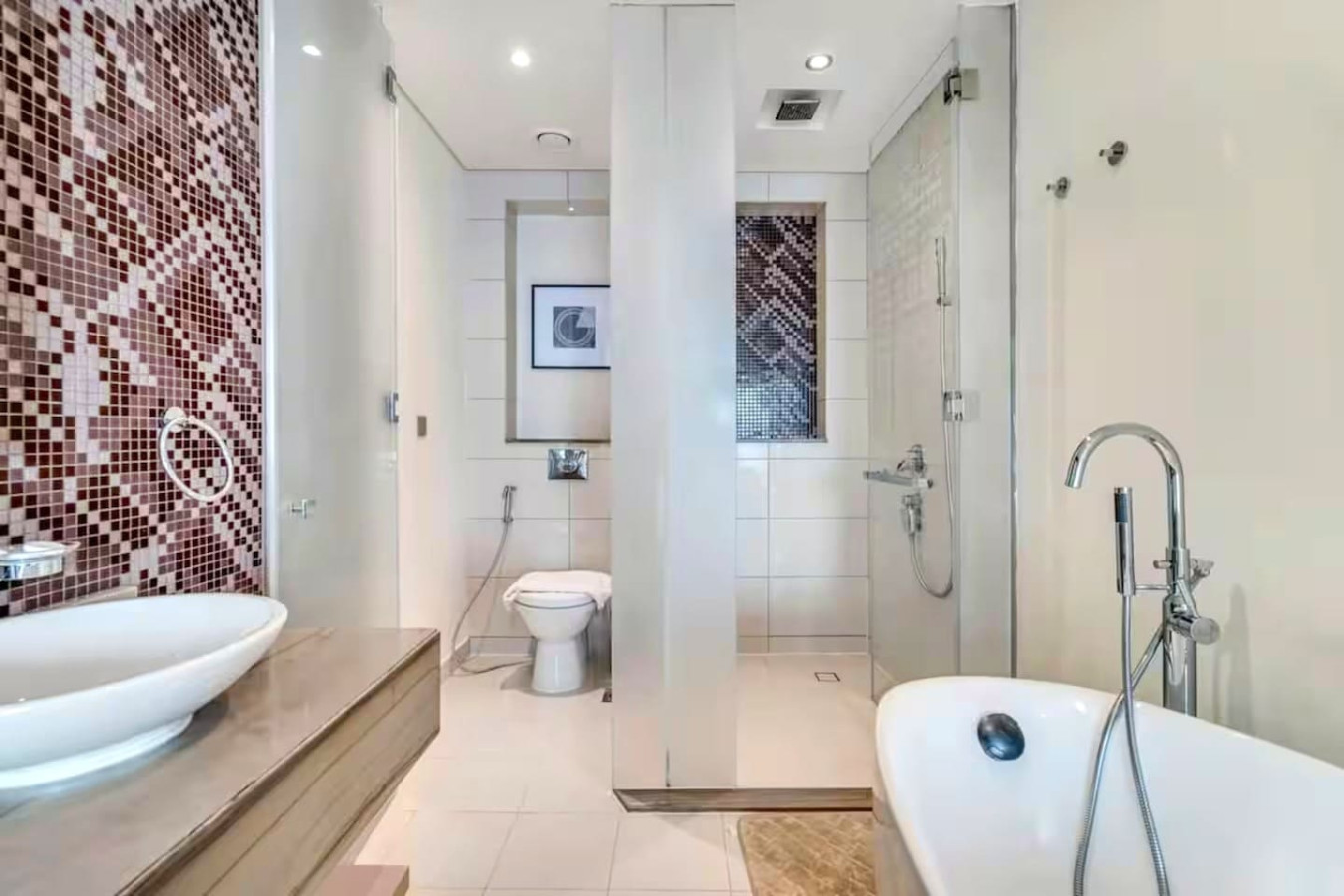 Luxury 3BR Stay with Burj View image 17