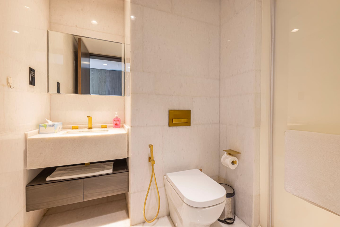 Elegant 2BR with Marina View at FIVE Palm image 12