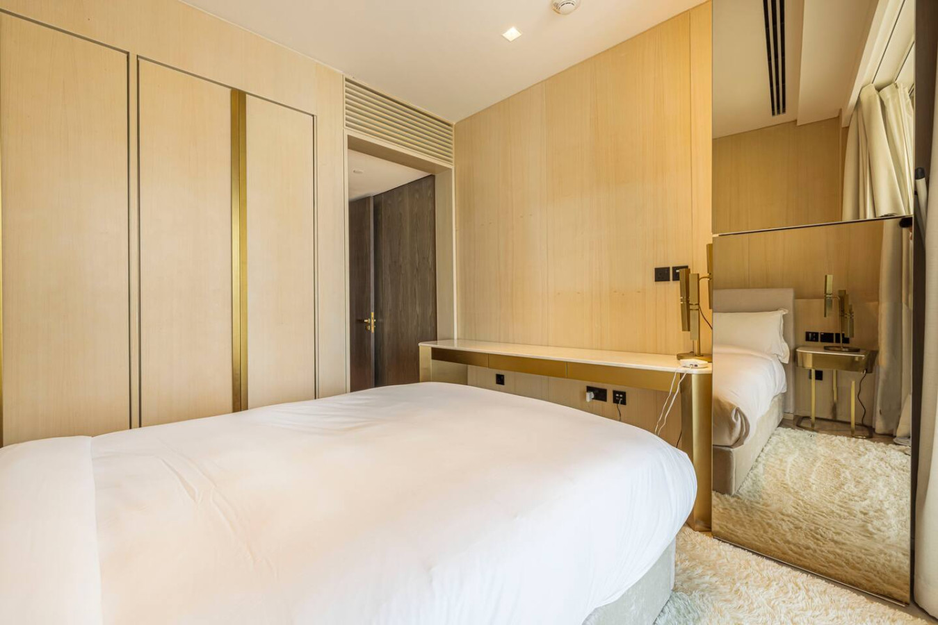 Elegant 2BR with Marina View at FIVE Palm image 11