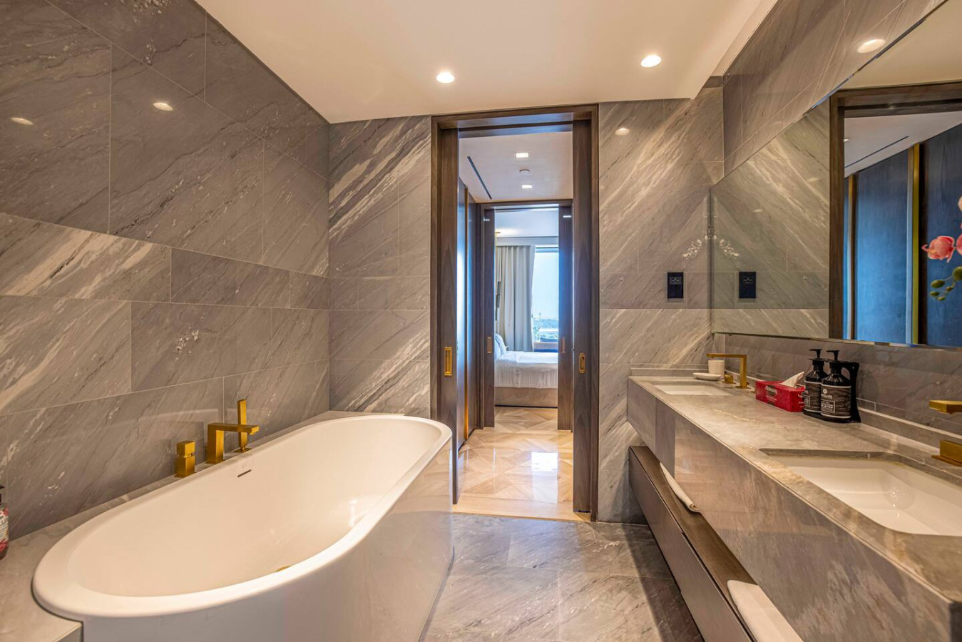 Elegant 1 Bedroom Full Marina View at FIVE Palm image 21