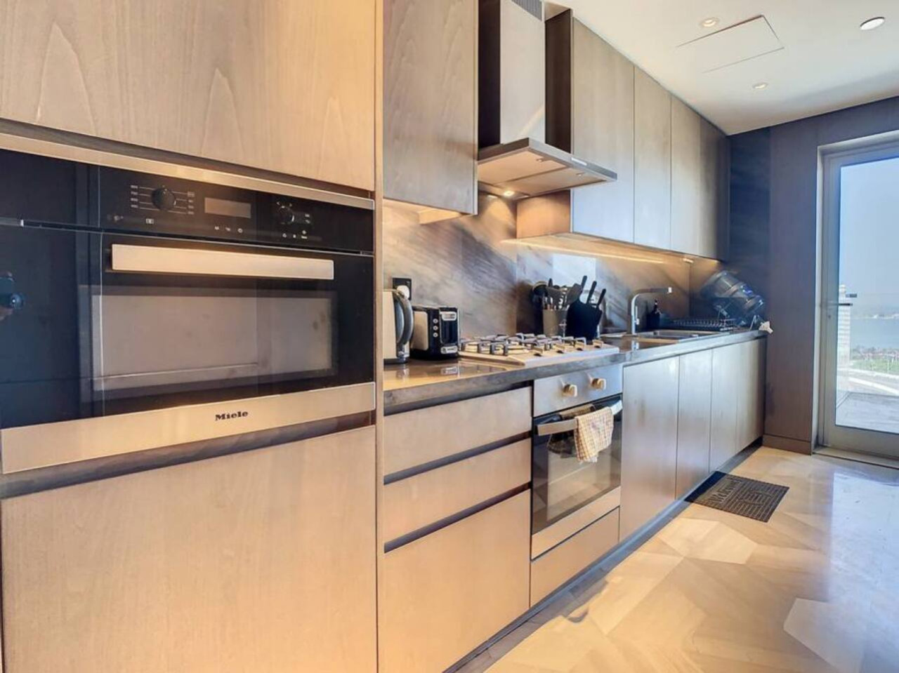 Amazing 2-Bedroom with Burj Al Arab View image 17