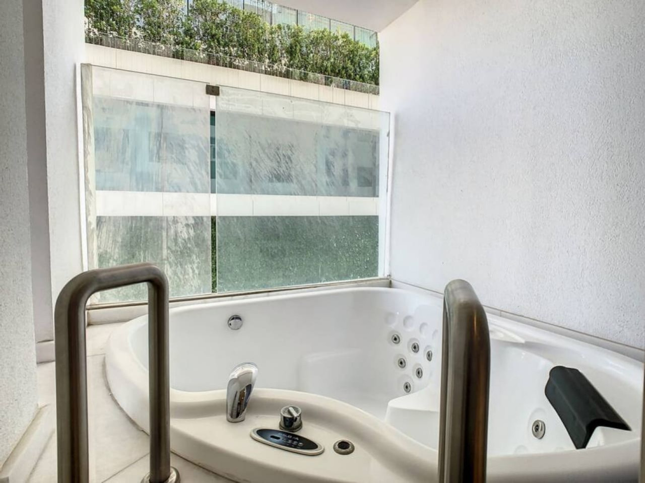 Amazing 2-Bedroom with Burj Al Arab View image 27
