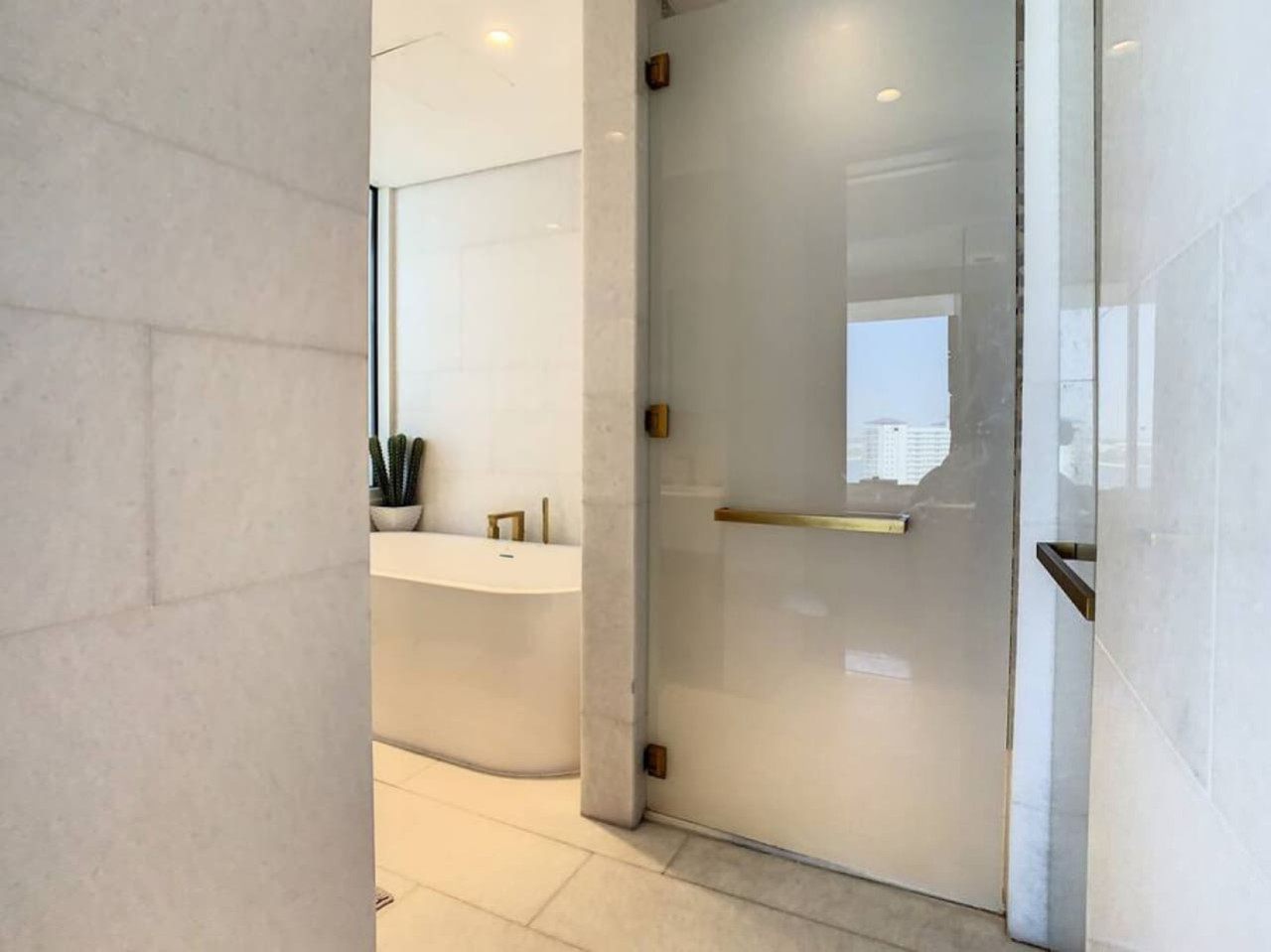 Amazing 2-Bedroom with Burj Al Arab View image 26