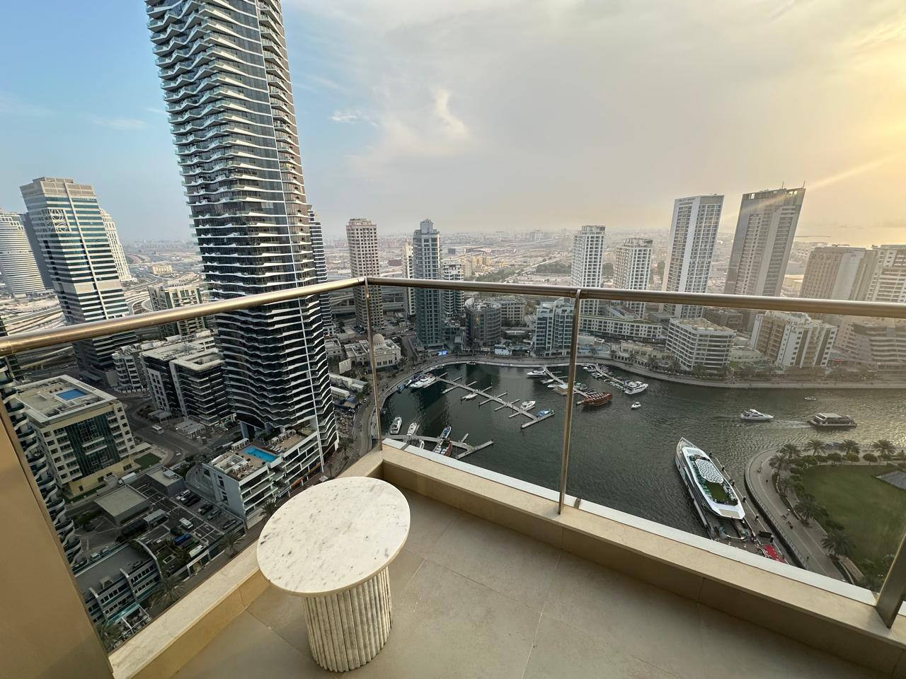 Stylish 1BR in Sparkle Towers Dubai Marina Escape image 4