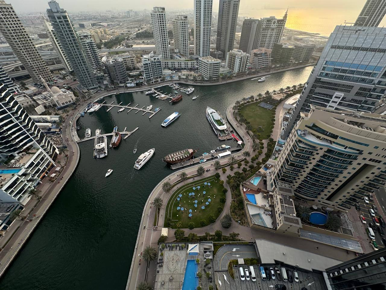 Stylish 1BR in Sparkle Towers Dubai Marina Escape image 12