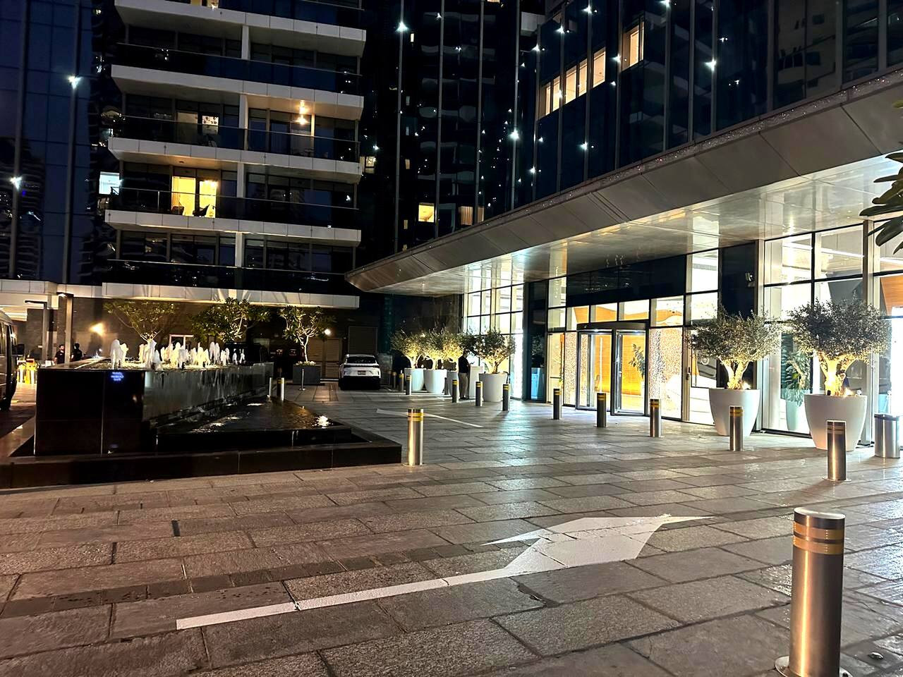Stylish 1BR in Sparkle Towers Dubai Marina Escape image 8