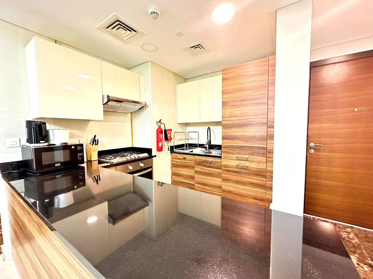 Stylish 1BR in Sparkle Towers Dubai Marina Escape image 23