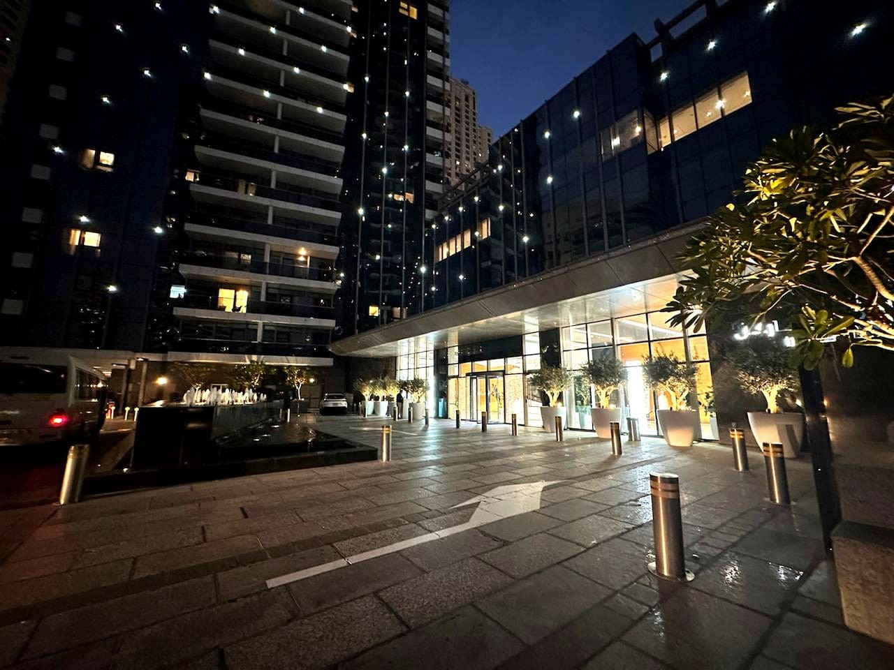 Stylish 1BR in Sparkle Towers Dubai Marina Escape image 10