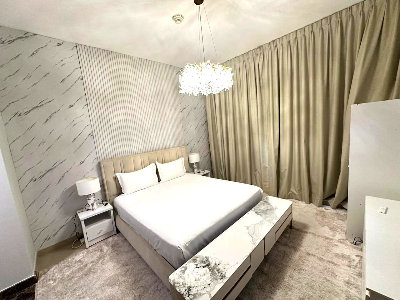 Stylish 1BR in Sparkle Towers Dubai Marina Escape image 5