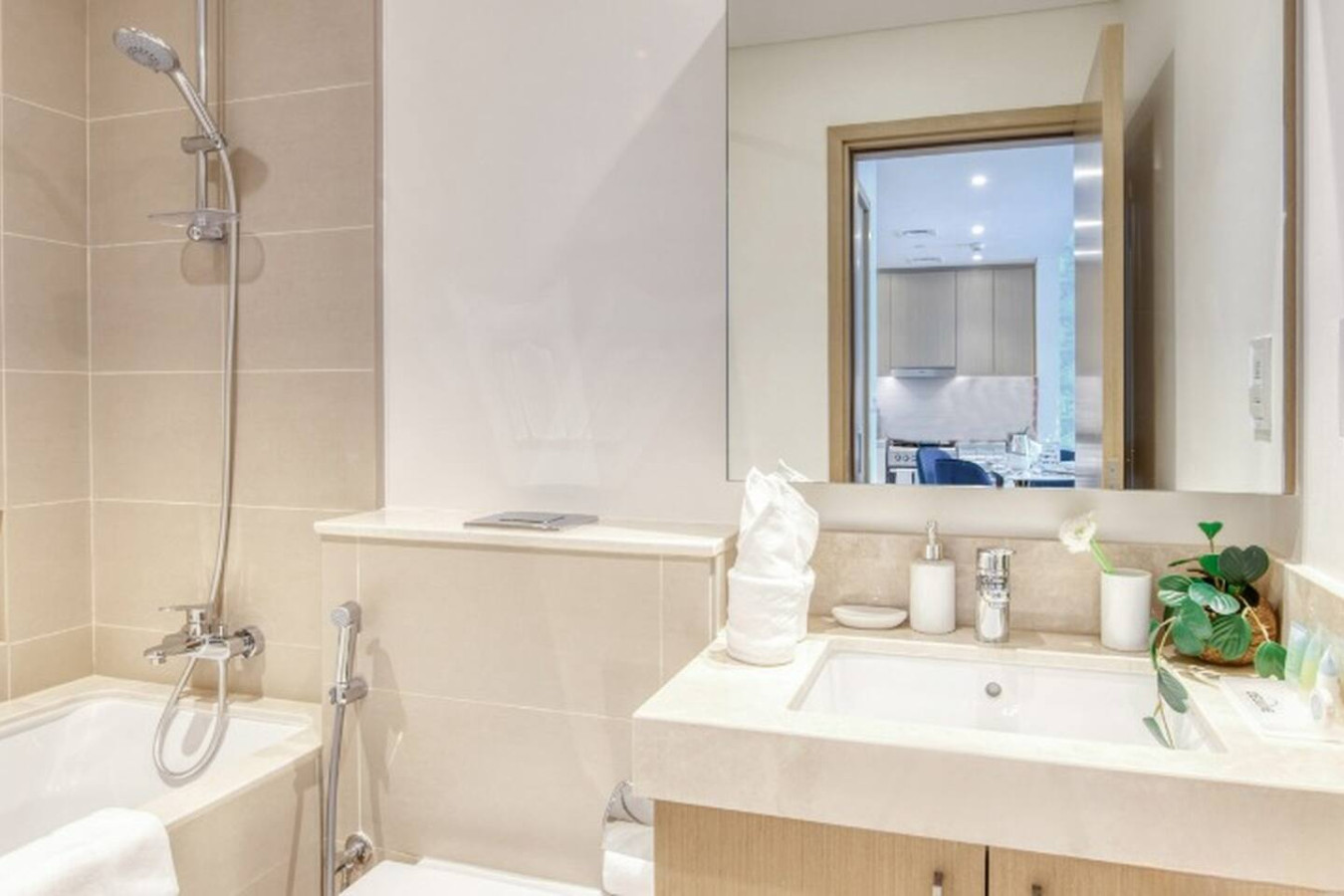 Luxury Sea View 1BR in JBR | Bluewaters Access image 15
