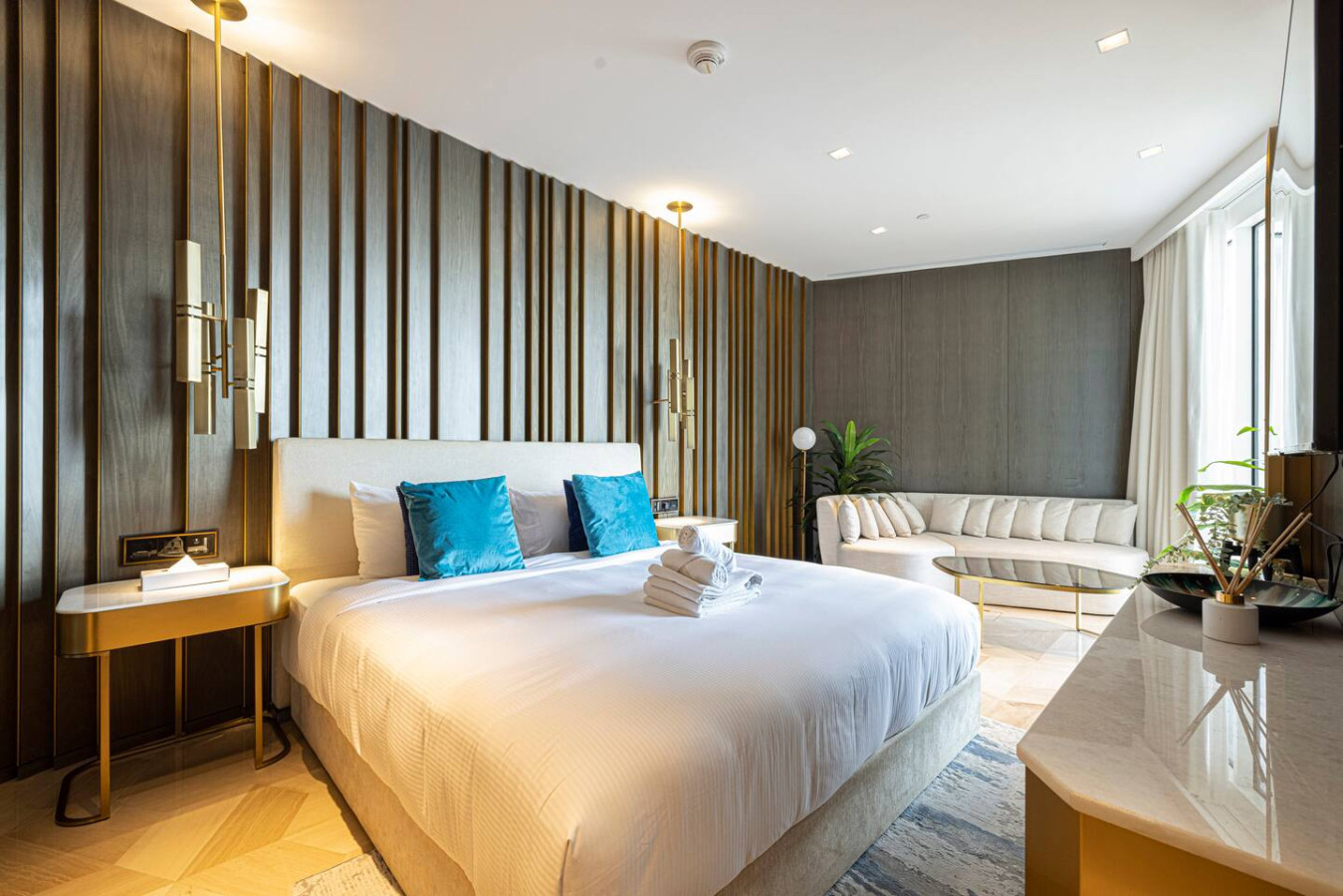FIVE Palm 1BR | Beach & Pool Access image 3