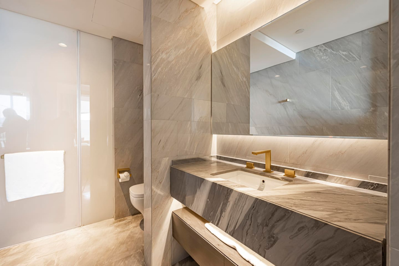 Elegant 2BR at FIVE Palm | Sea View & Pool Access image 9