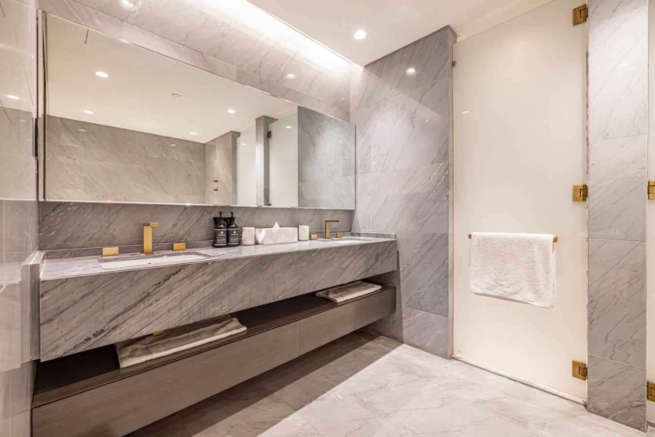 Luxury 3BR | FIVE Palm Beach Access image 41