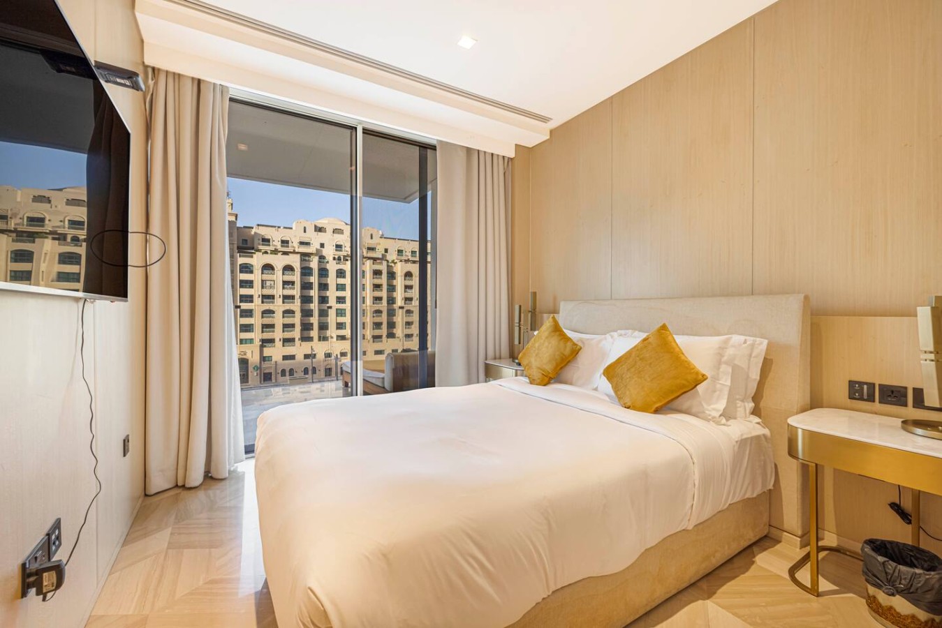 Luxury 3BR | FIVE Palm Beach Access image 25