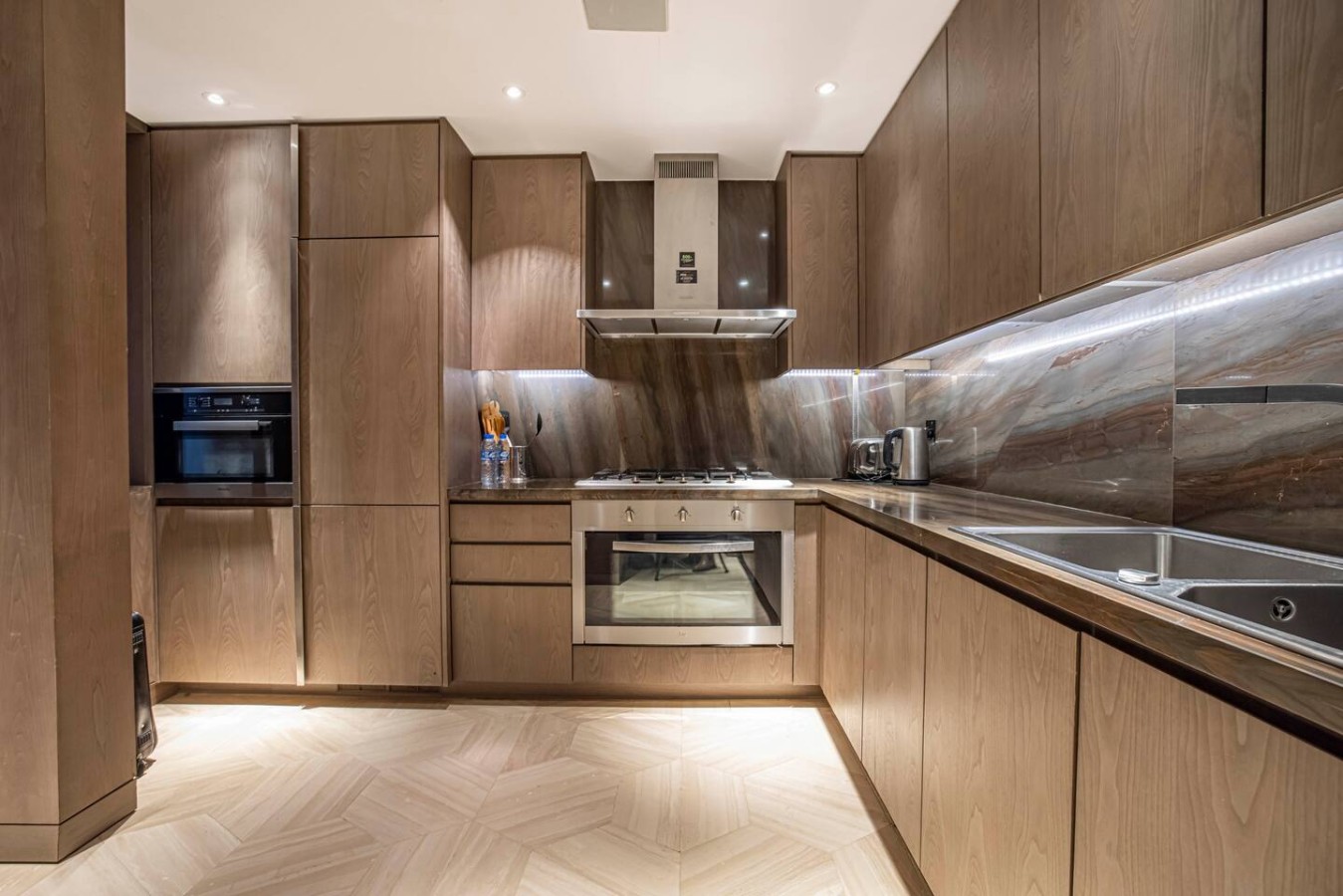 Luxury 3BR | FIVE Palm Beach Access image 10