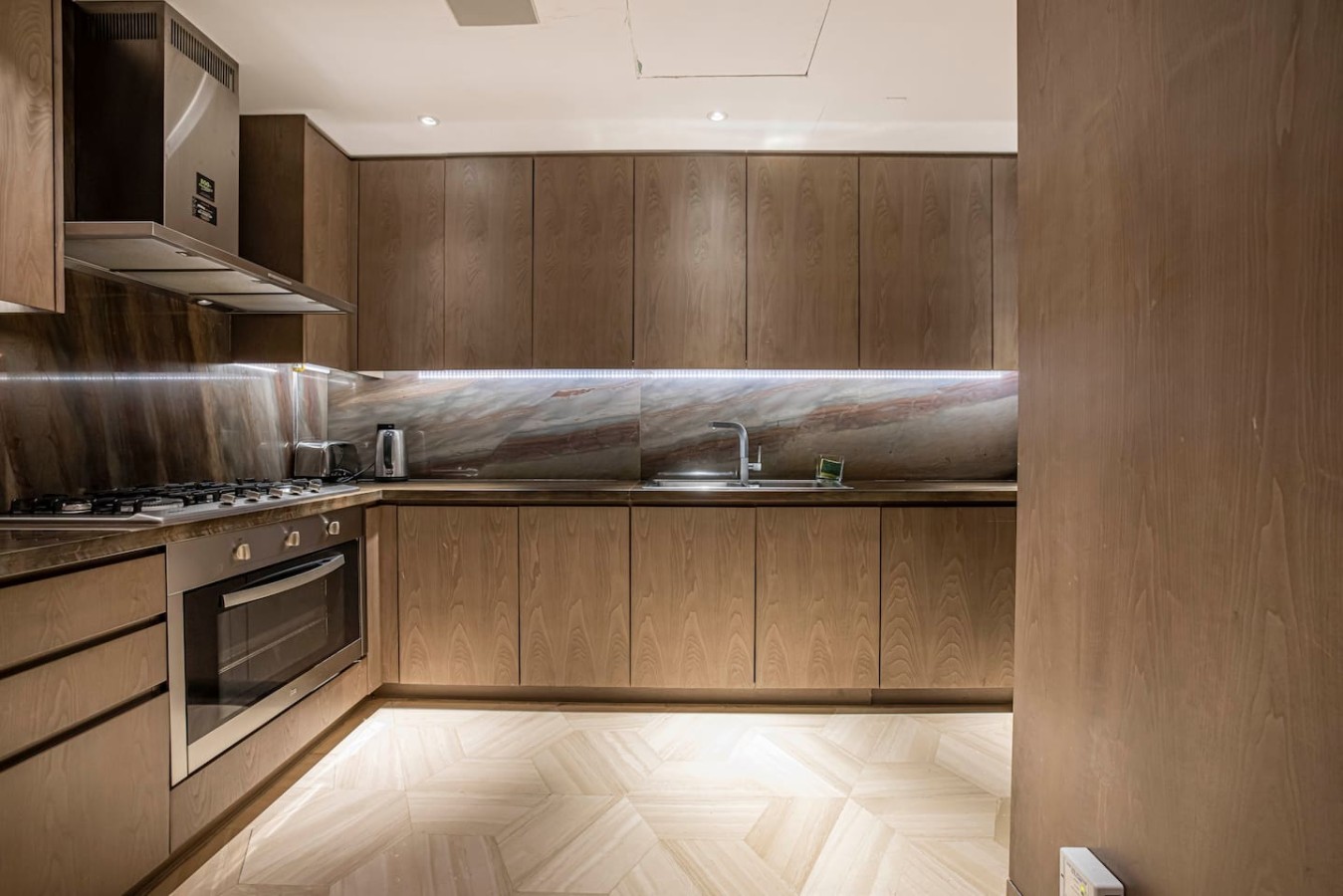 Luxury 3BR | FIVE Palm Beach Access image 9