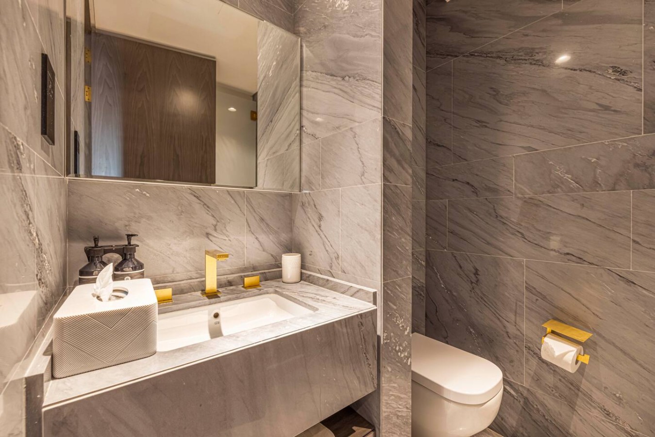 Luxury 3BR | FIVE Palm Beach Access image 23