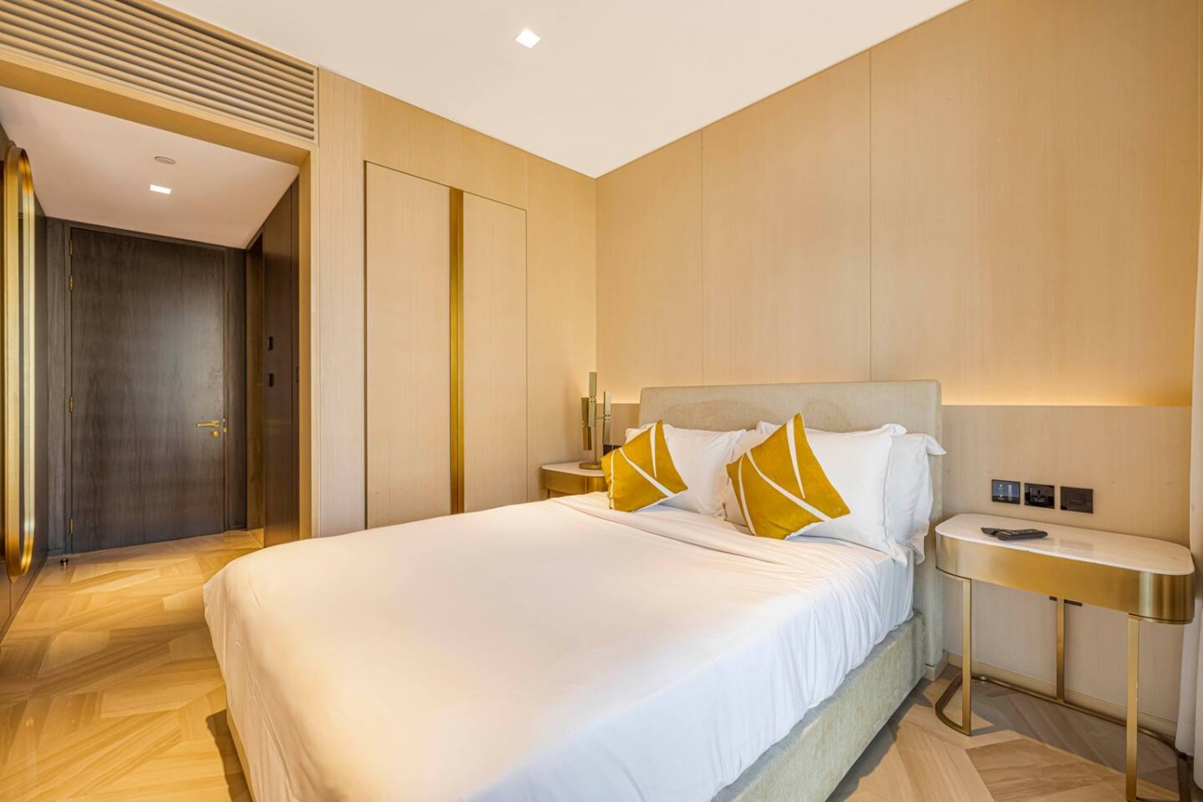 Luxury 3BR | FIVE Palm Beach Access image 17