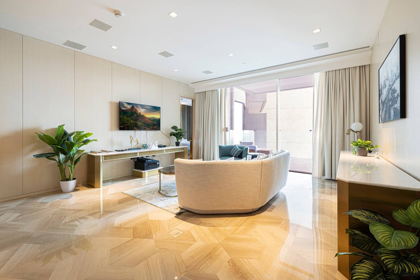 Luxury Large 1BR | FIVE Palm Beach Access image 6