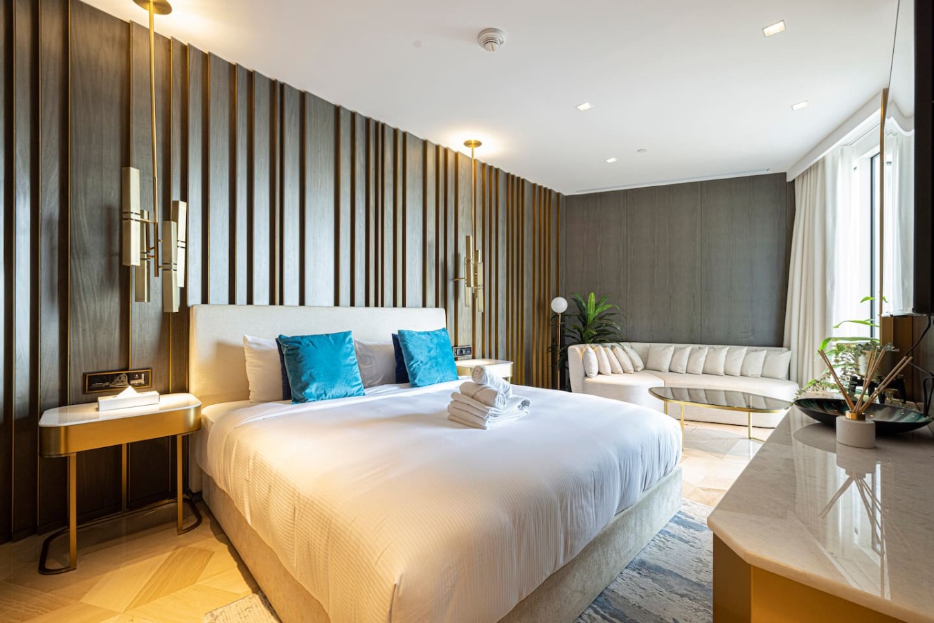 Luxury Large 1BR | FIVE Palm Beach Access image 3
