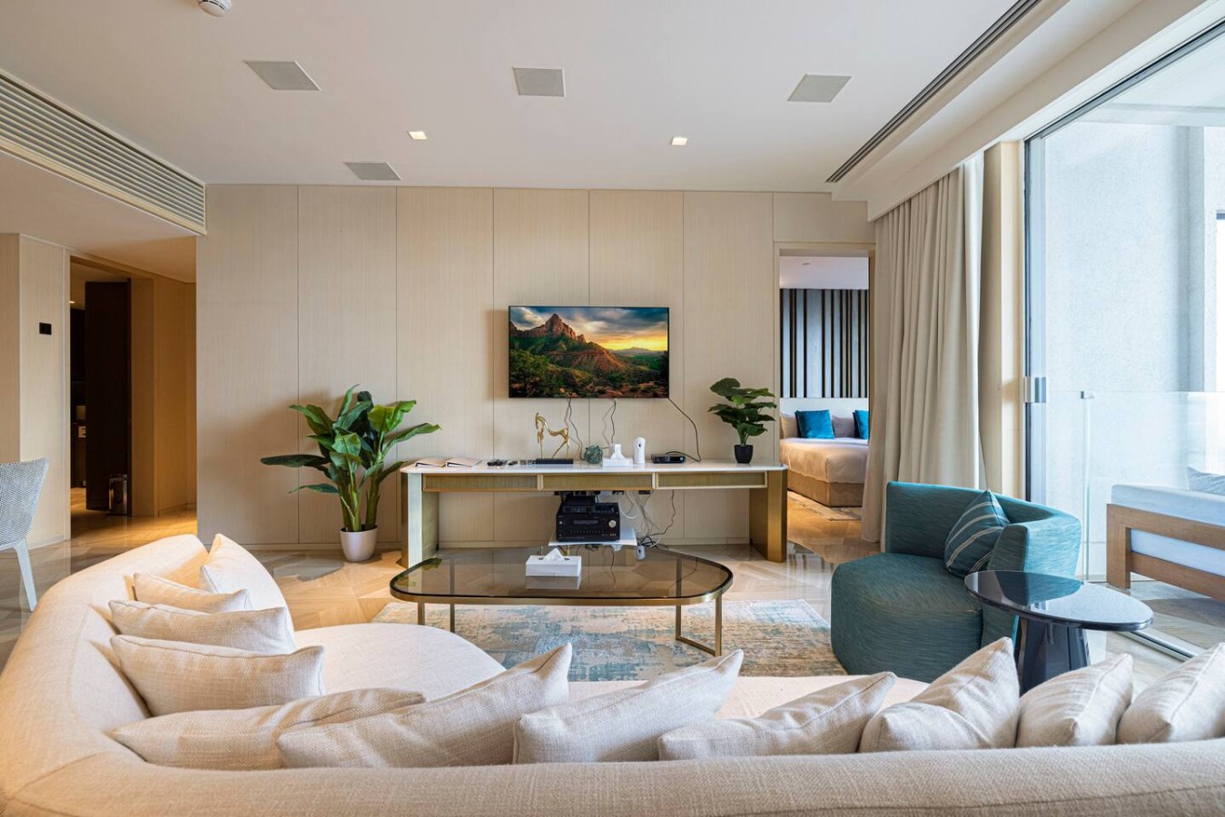 Luxury Large 1BR | FIVE Palm Beach Access image 2