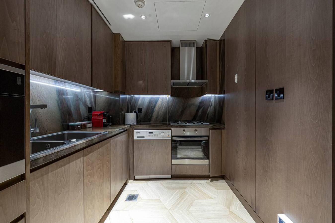 Luxury Large 1BR | FIVE Palm Beach Access image 14