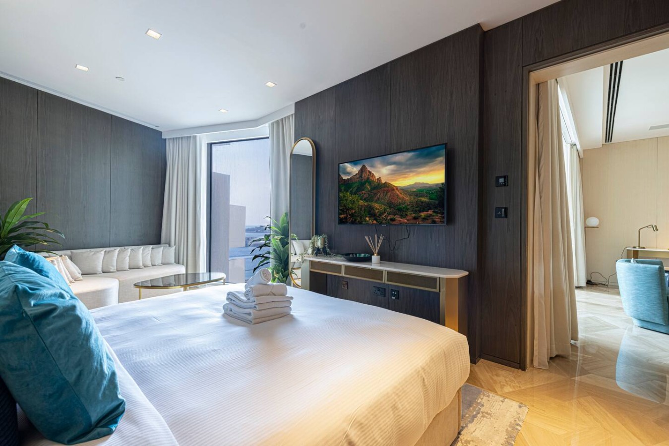 Luxury Large 1BR | FIVE Palm Beach Access image 7