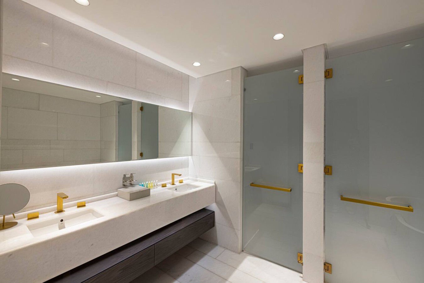 Luxury Large 1BR | FIVE Palm Beach Access image 12