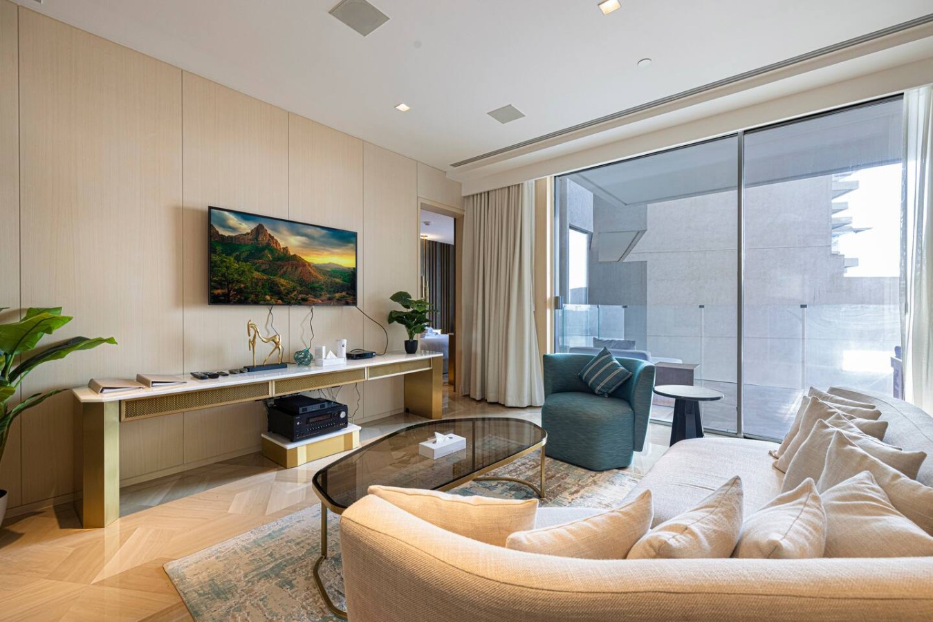 Luxury Large 1BR | FIVE Palm Beach Access image 15