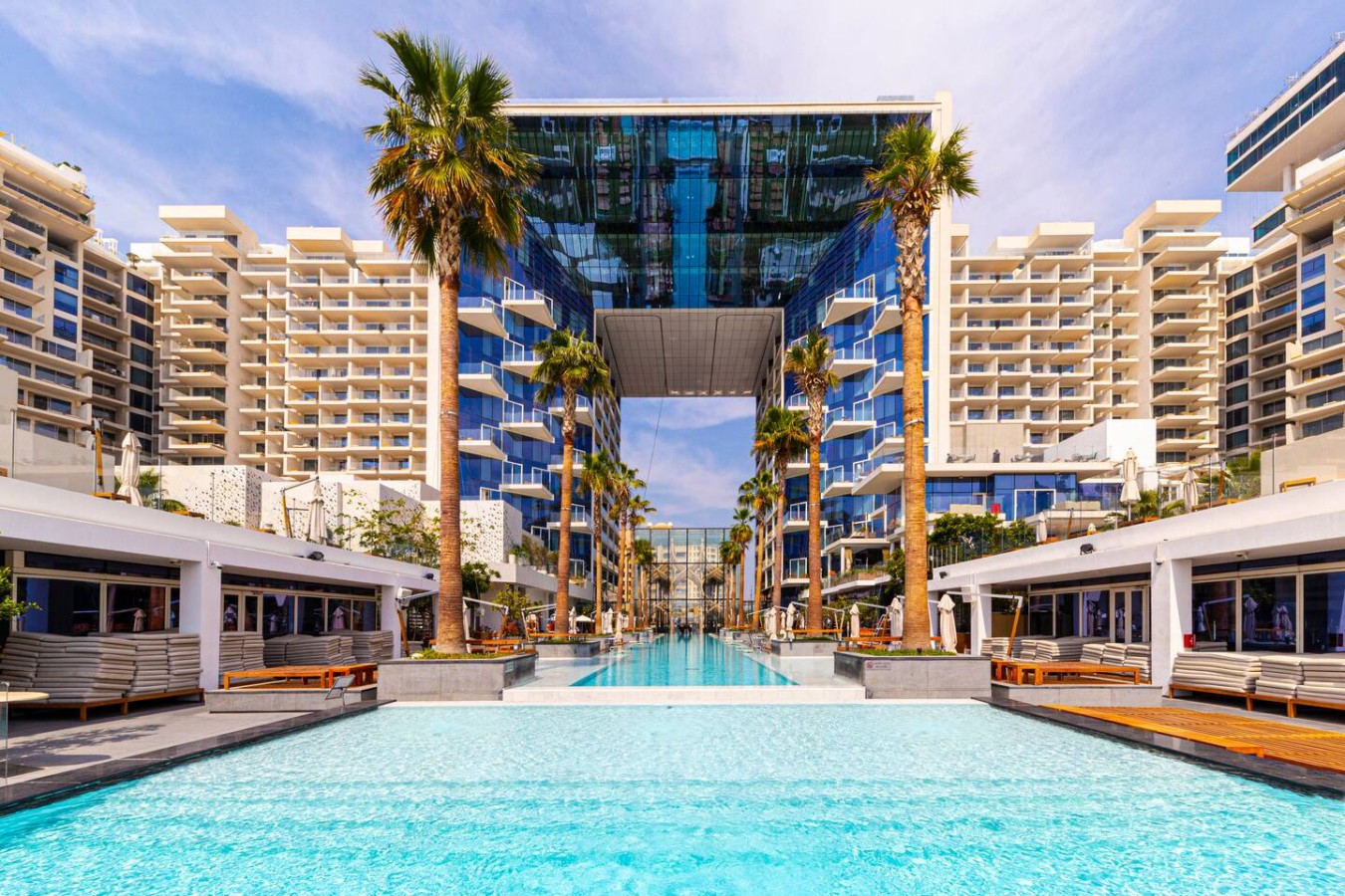Luxury Large 1BR | FIVE Palm Beach Access