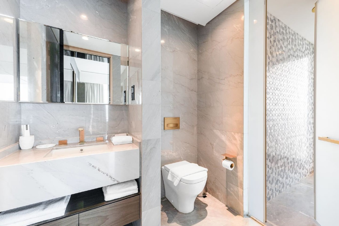 Elegant 1BR at FIVE Palm | Burj View image 14