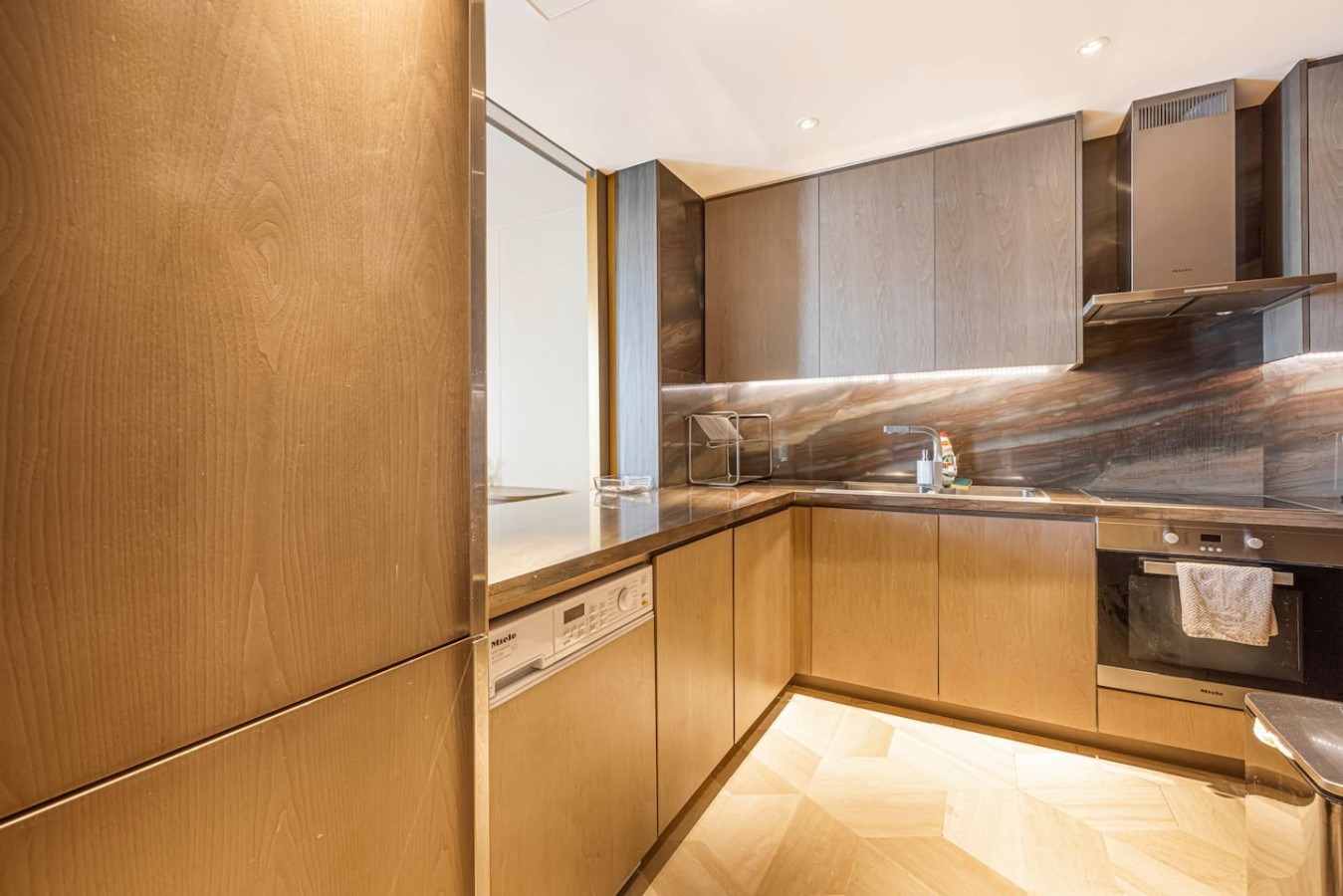 High Floor Corner 1BR | FIVE Palm, Marina view image 6