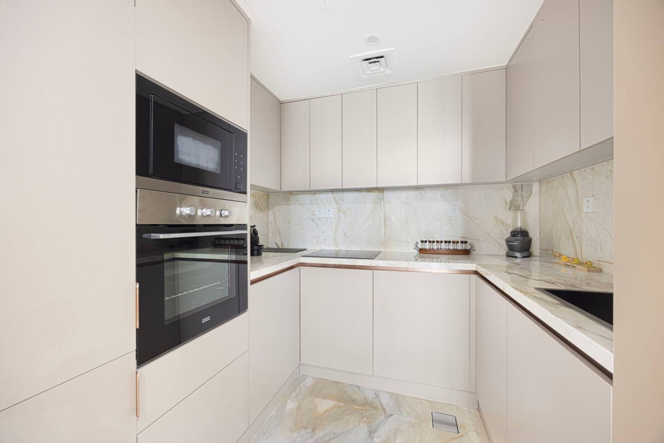 Upgraded 2BR at Anantara | Burj Al Arab View image 15