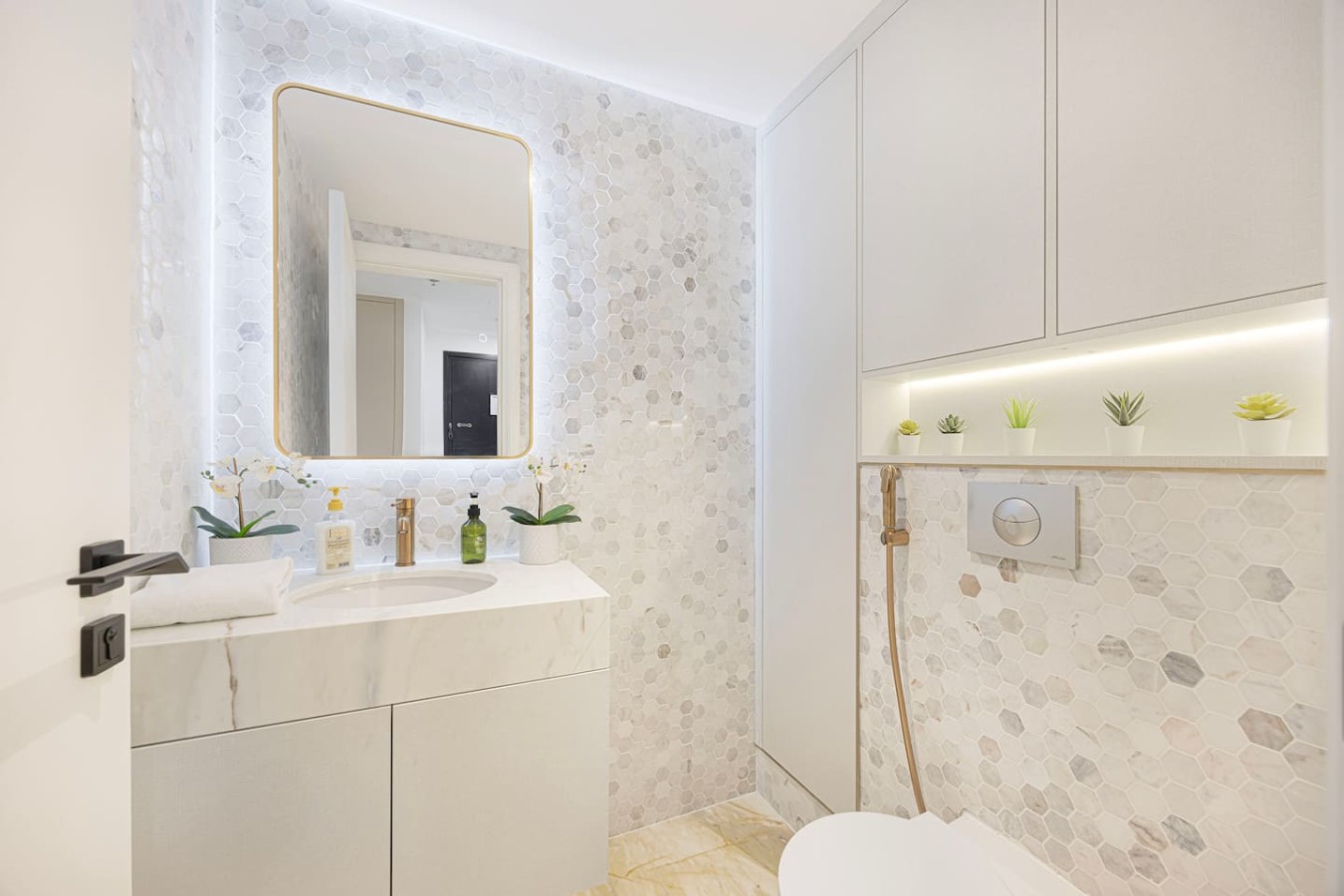 Upgraded 2BR at Anantara | Burj Al Arab View image 33
